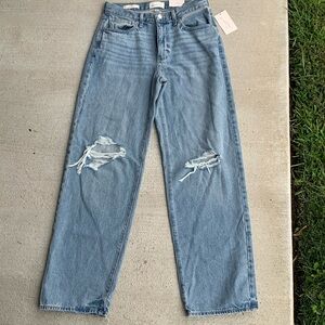 New with Tags-Women’s Hollister 90sBaggy Jeans. Size 4.  Regular.